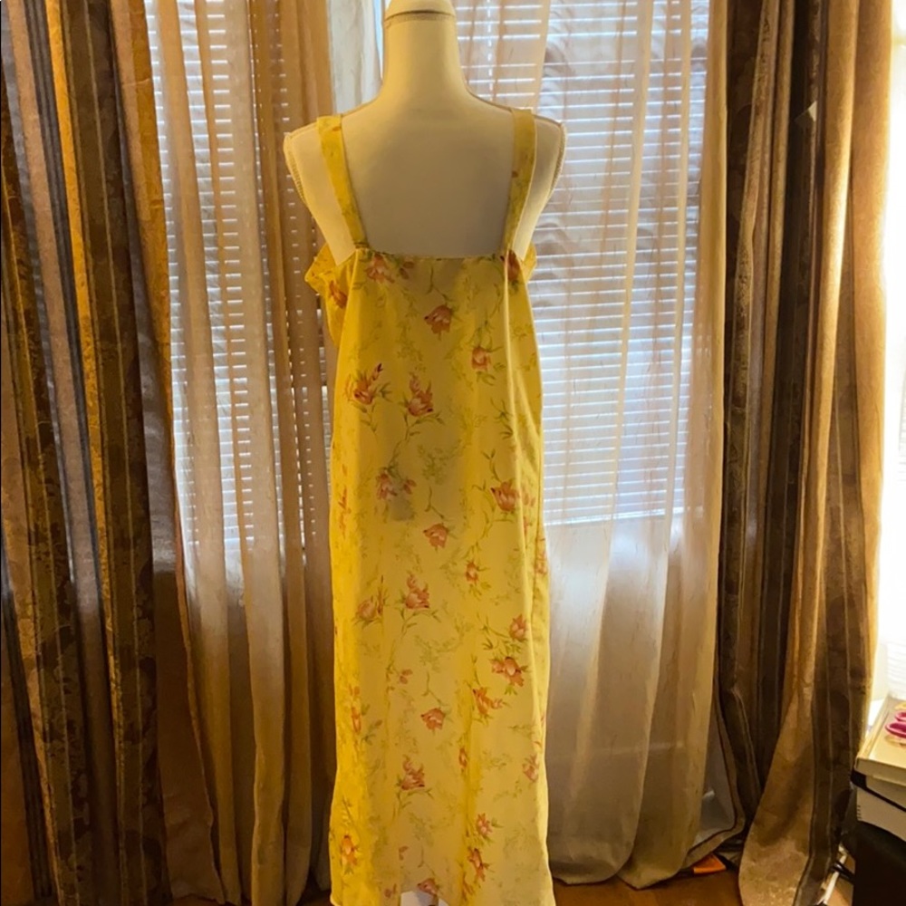 Yellow floral print nightgown - Picture 5 of 6